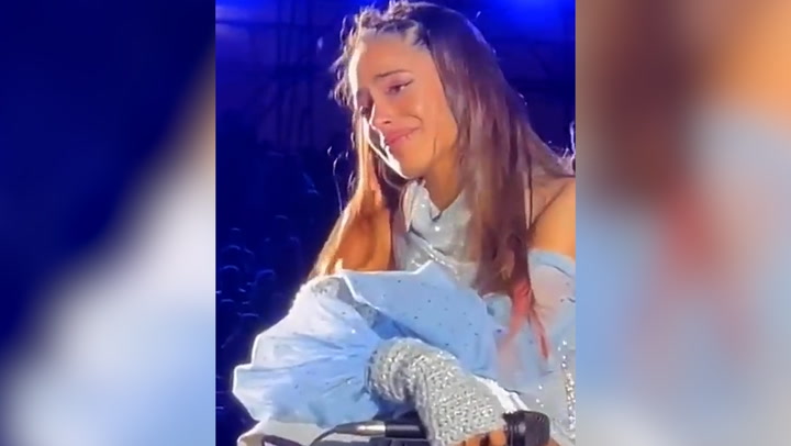 Tini Stoessel rompe a llorar en un concierto