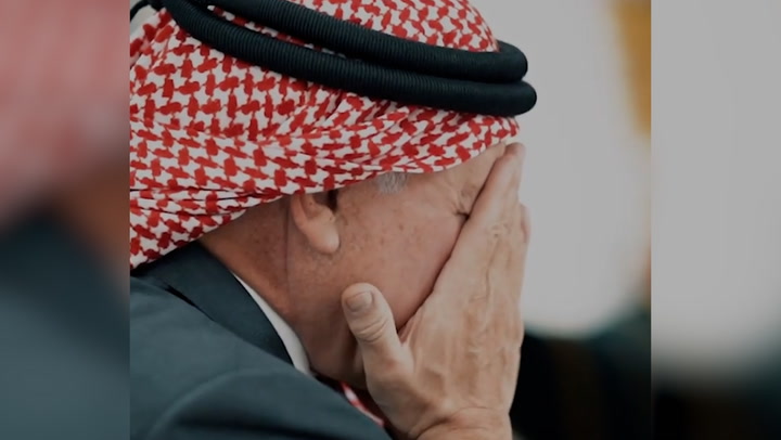 De la reacción de los reyes de Jordania al anillo: los detalles del compromiso del príncipe Hussein