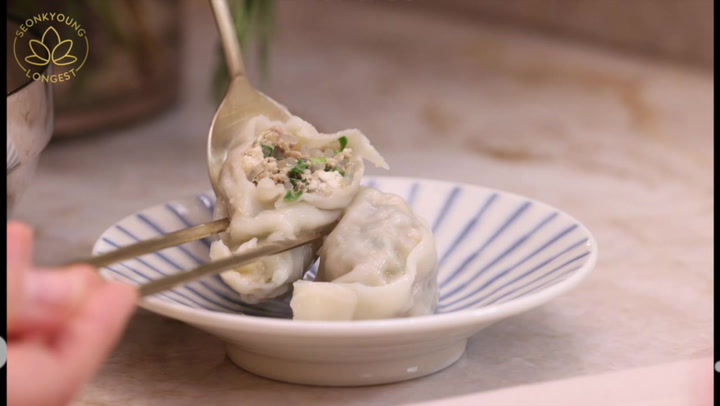 Dumpling Hot Pot, Korean Mandu Jeongol Recipe & Video - Seonkyoung