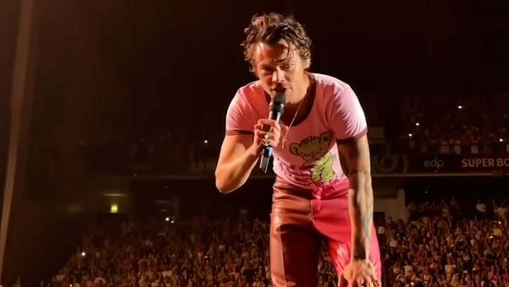 Harry Styles testigo de una pedida de mano en su concierto de Lisboa