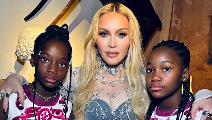 Madonna regresa a Malawi con sus gemelas de 11 años