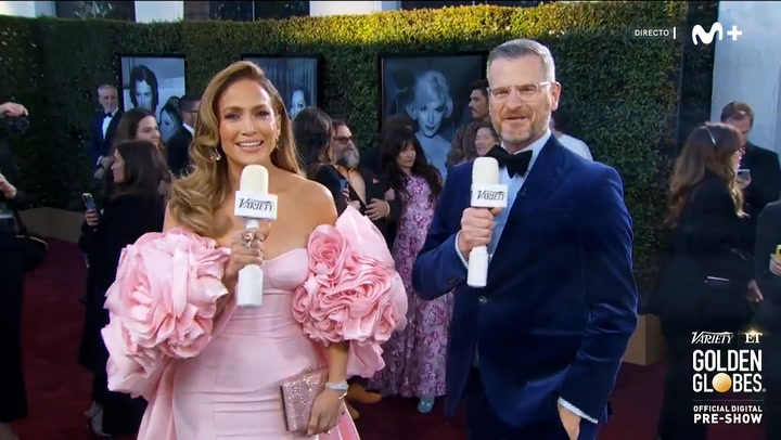 Jennifer Lopez y Margot Robbie comentan sus looks Barbie en los Globos de Oro