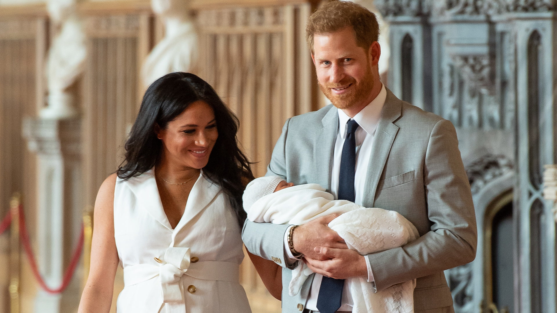 El príncipe Harry y Meghan Markle presentan a su primer bebé