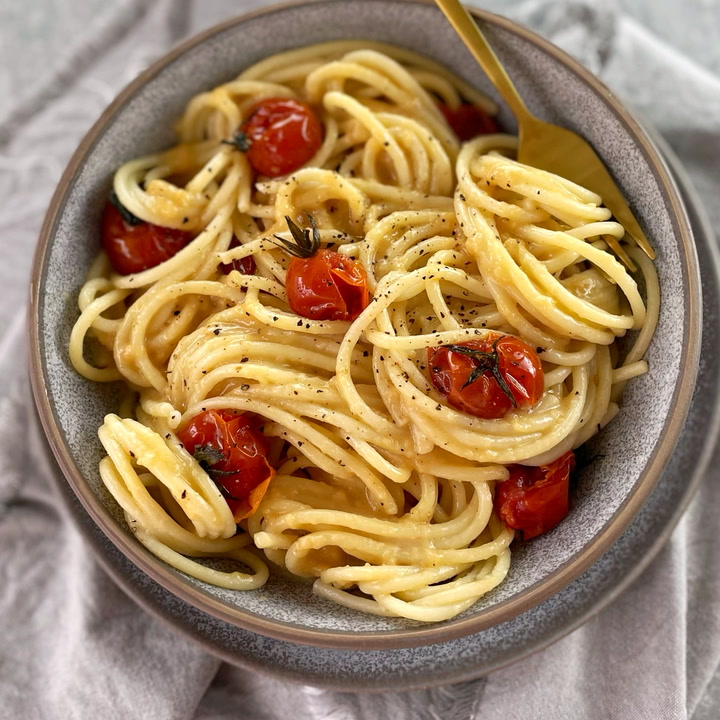 Linguine Aglio e Olio - Easy Weeknight Pasta - Sip and Feast