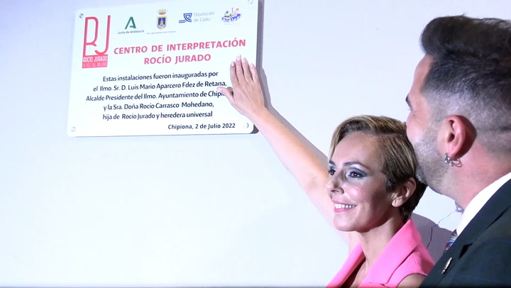 La reacción de Amador Mohedano y Rosa Benito a las palabras de Rocío Carrasco en la inauguración del museo