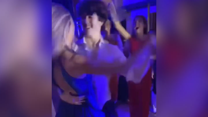 El baile de Eva Zaldívar y su hijo Marlo que causó furor en la boda de la hija de Pepe Navarro
