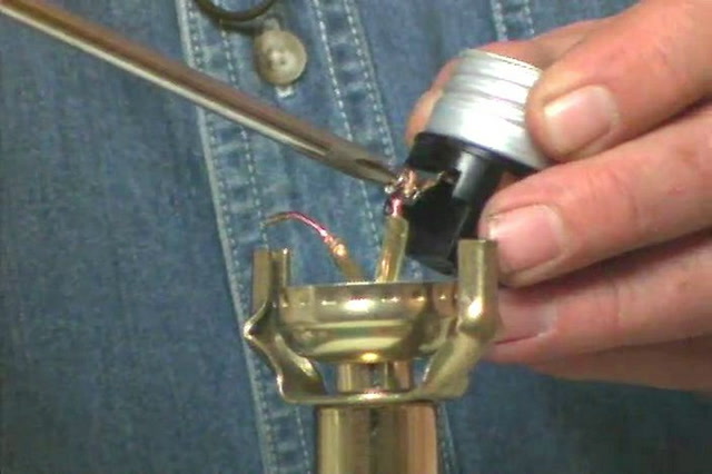 How to Install a Three-Way Lamp Socket • Ron Hazelton  Wiring Diagram Of A 3 Way Socket    Ron Hazelton