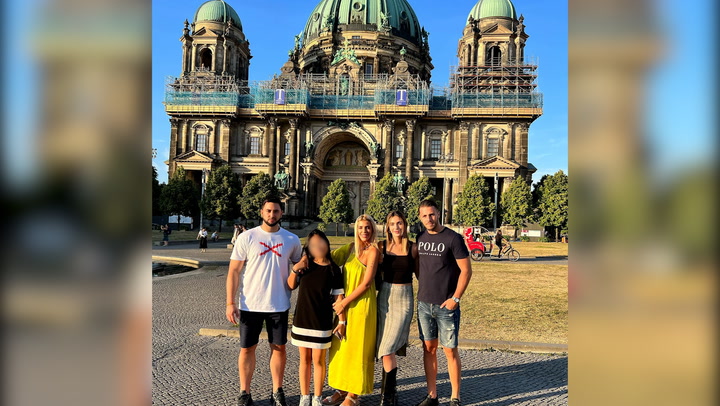 Ingrid Asensio y Fernando Sanz viajan a Berlín junto a toda su familia ¡celebrando que van a ser abuelos!