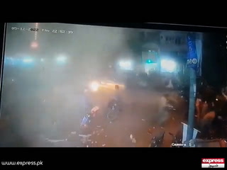 کراچی؛ صدرمیں ہونے والے دھماکے کی سی سی ٹی وی فوٹیج منظر عام پر آگئی