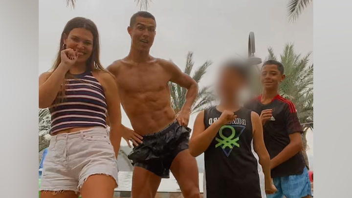 Cristiano Ronaldo, como nunca le habíamos visto en un divertido vídeo bailando en familia